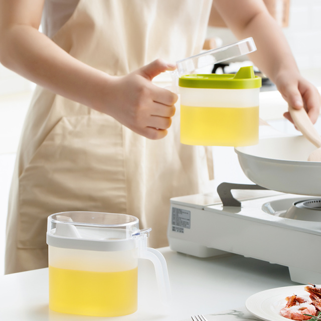 12293252.茶花塑料油壶防漏家用装油瓶酱油瓶倒油瓶厨房用品醋壶小油罐【疫情地区不发货】