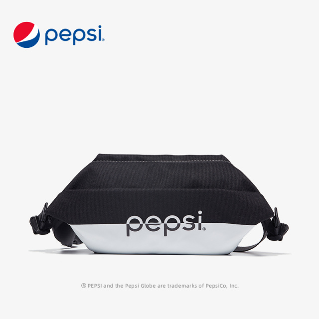 6310153.Pepsi百事  休闲时尚潮流黑白配大容量防泼水出游运动学生胸包腰包