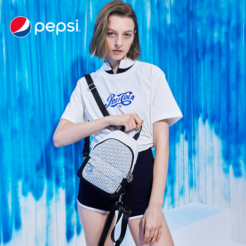 6356489.Pepsi百事 时尚男女包潮酷百搭简约尼龙轻便舒适双肩包