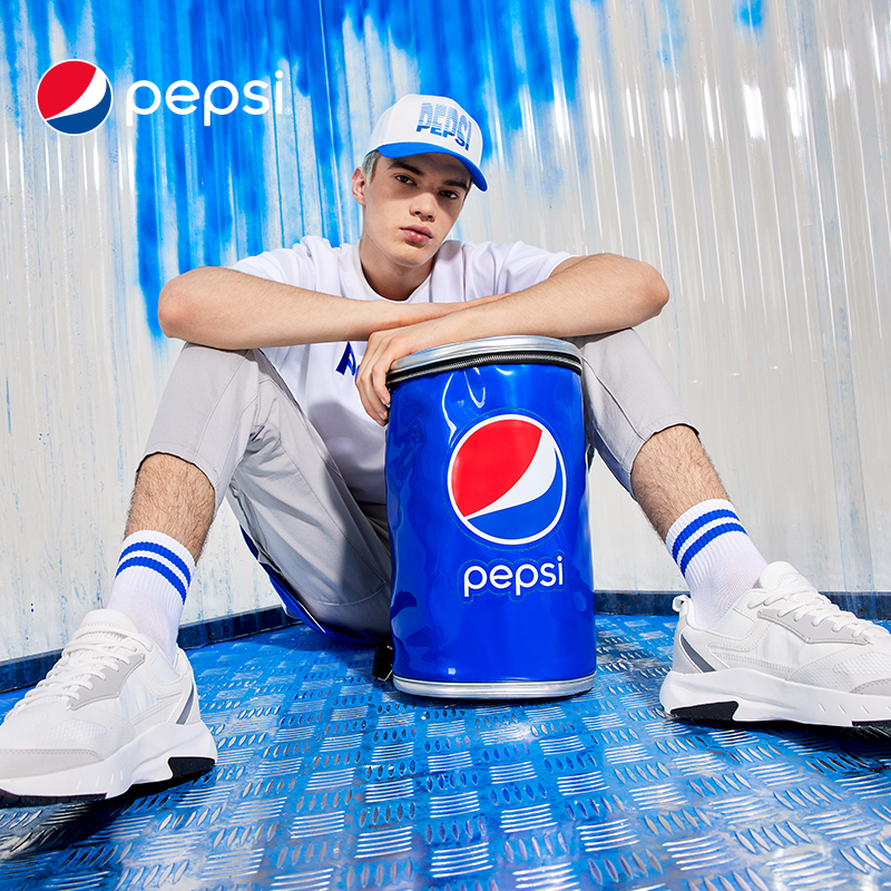 6305115.Pepsi百事 潮流经典概念款时尚休闲大容量街拍防泼水双肩包背包
