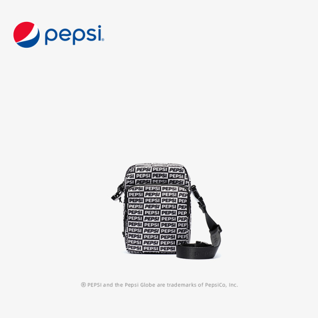 6593046.Pepsi百事 满印单肩斜挎时尚百搭网红潮经典舒适