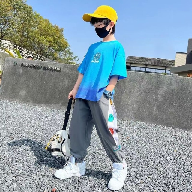 13322631.男童夏装潮酷渐变笑脸套装 宽松短袖 + 束脚休闲裤中大童两件套