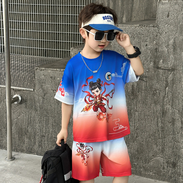 13324137.男童夏款炸街套装 哪吒印花渐变短袖 中小童运动短裤两件套