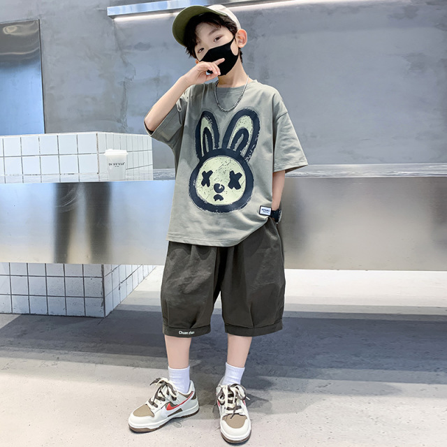 13326458.男童夏季潮酷兔子印花套装 宽松短袖 + 短裤儿童休闲两件套