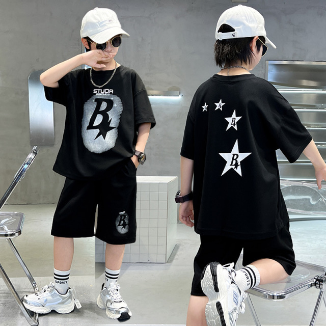 13328375.男童夏季 B 星渐变印花套装宽松圆领 T 恤短裤帅气两件套