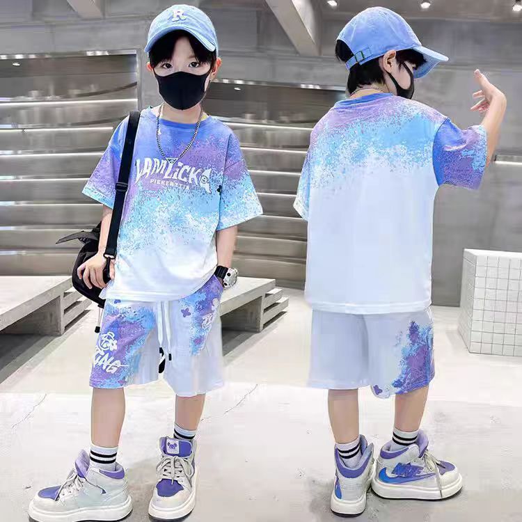 13353642.男童夏季渐变扎染套装 2026 新款儿童短袖短裤中大童潮牌两件套