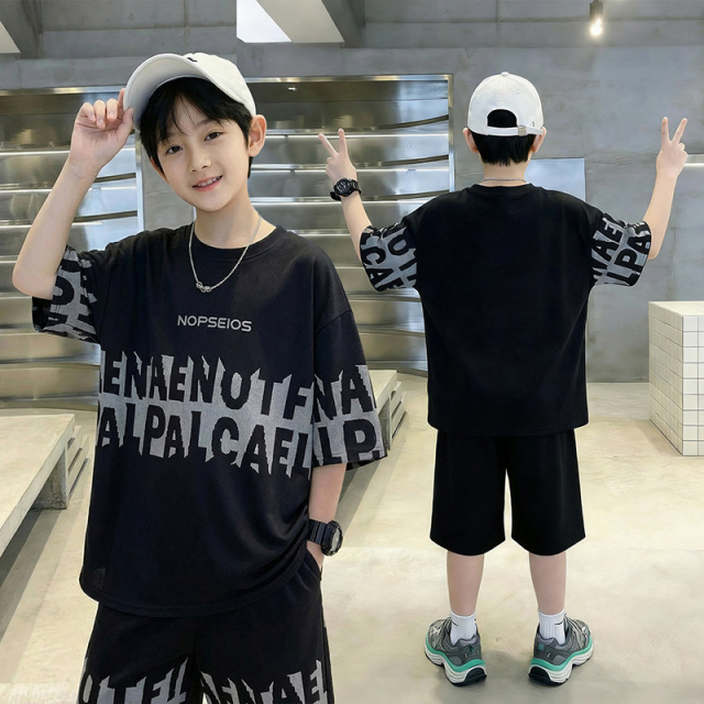 13354207.男童夏季潮牌字母套装 2026 新款儿童短袖短裤中大童两件套