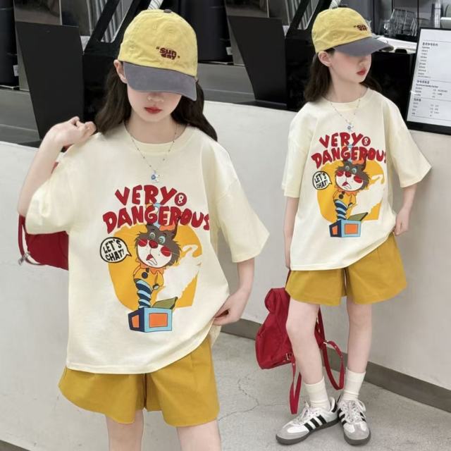 13478117.女孩网红休闲运动两件套2026新款夏季套装短袖短裤个性女童同款套装休闲潮