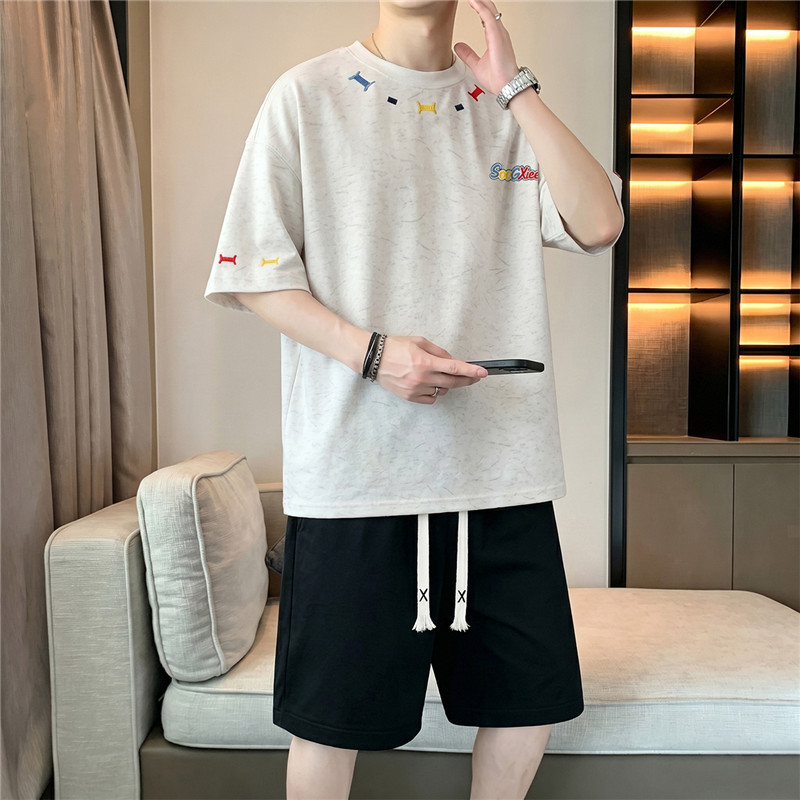 13486424.大码潮流做旧刺绣男士短袖套装夏季休闲运动两件套夏季男式套装