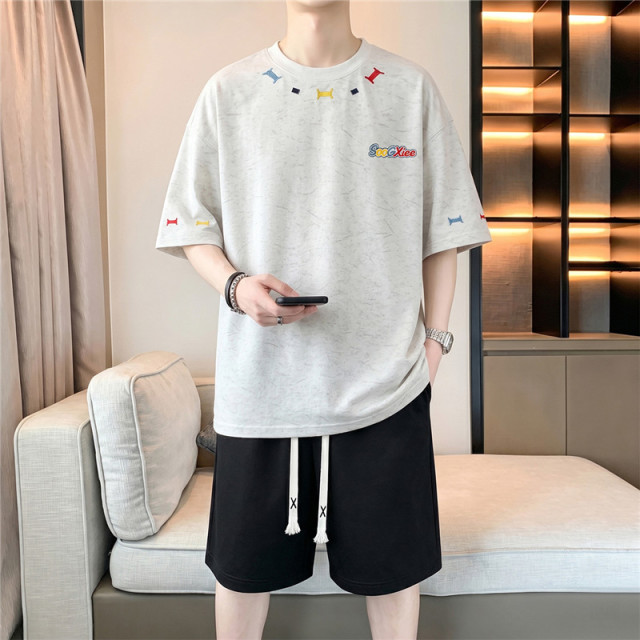 13486424.大码潮流做旧刺绣男士短袖套装夏季休闲运动两件套夏季男式套装