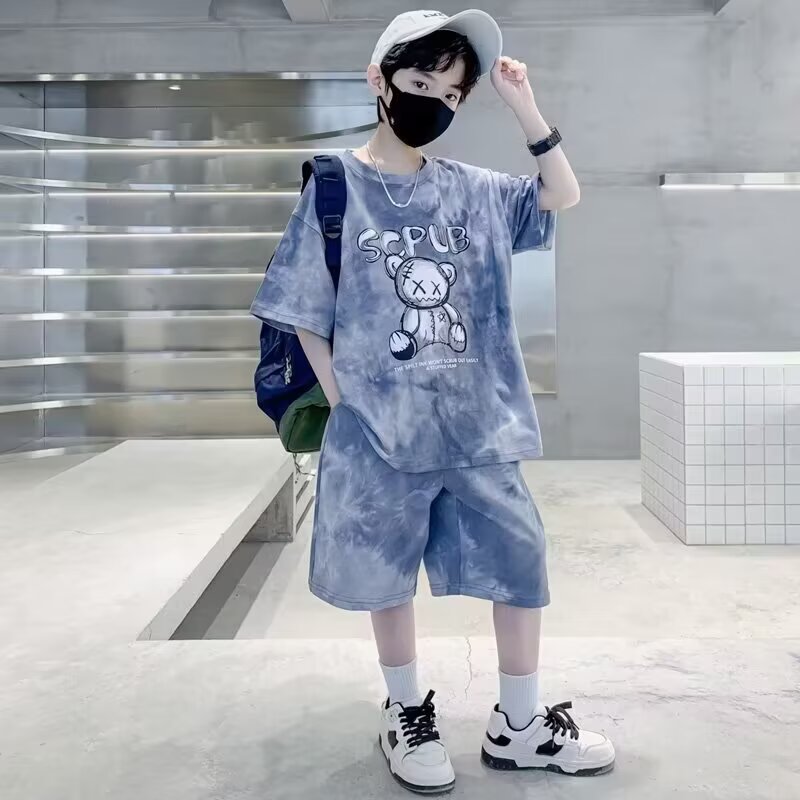 13528977.男童扎染短袖套装夏季中大童小熊印花两件套儿童潮酷休闲运动套装