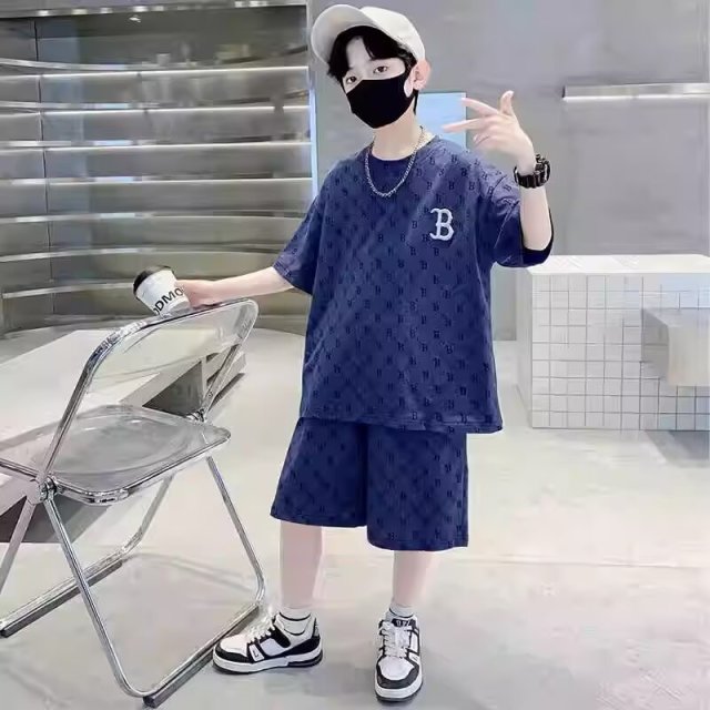 13532217.男童夏季满印 B 字母套装中大童休闲短袖短裤两件套儿童潮酷运动套装