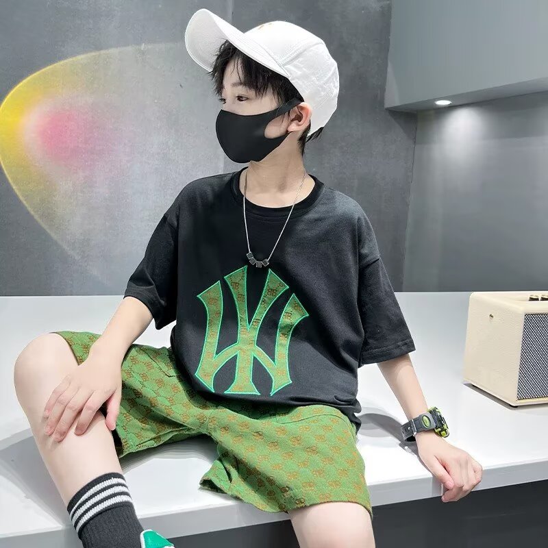 13532129.男童夏季短袖套装中大童刺绣两件套儿童潮酷绿色格子短裤运动套装