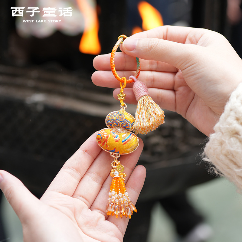 13125299.【灵隐景区直发】宋锦非遗大漆葫芦挂件马年系列钥匙扣