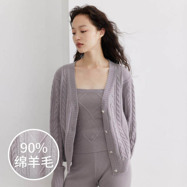 10068064.思诺芙德纯色V领绞花保暖长袖针织女式外套