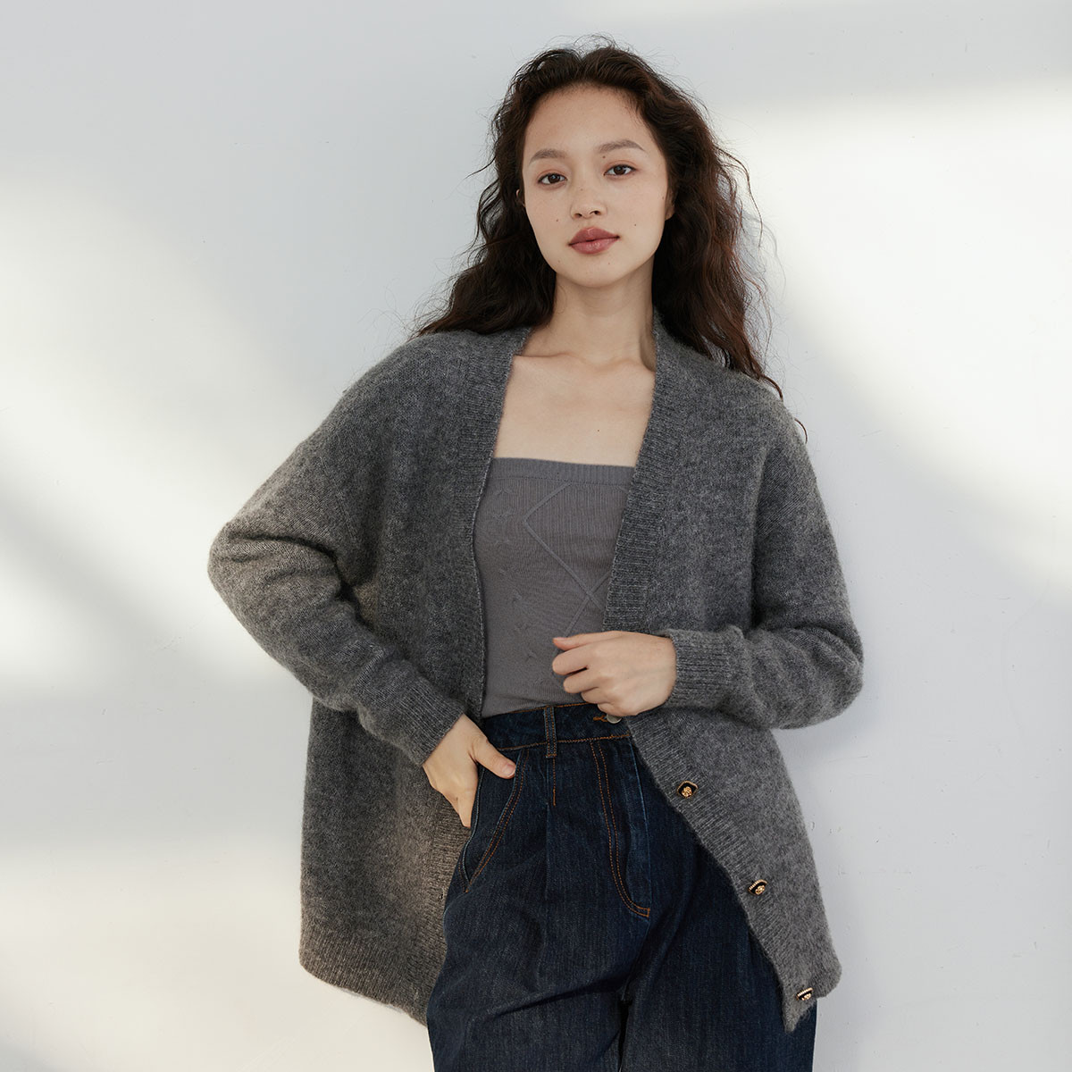 10033019.思诺芙德纯色V领长袖百搭宽松上衣女式外套