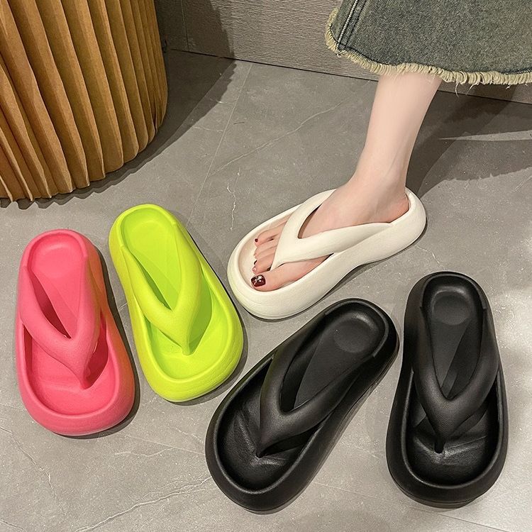 10869917.厚底人字拖女踩屎感增高外穿防滑凉拖鞋简约沙滩鞋海边