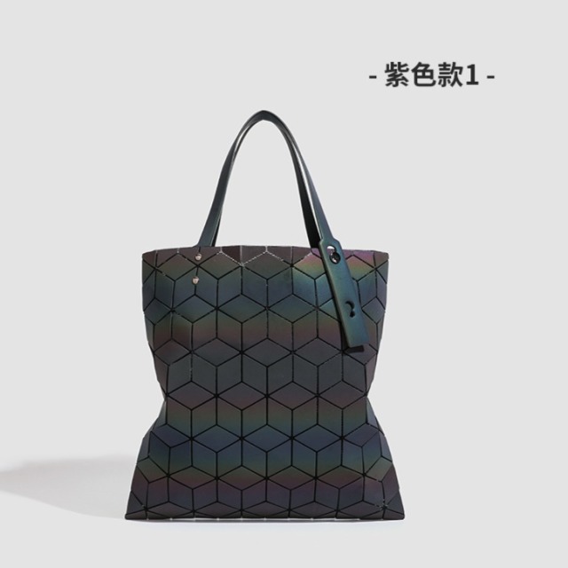 13667317.【温妮洛伊丝】几何菱格夜光单肩包 19811745