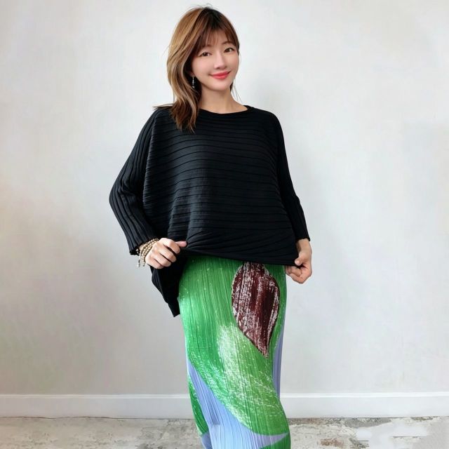 13808137.2026新款横纹褶皱肌理感收腰修身显瘦气质宽松休闲针织衫 0203311928