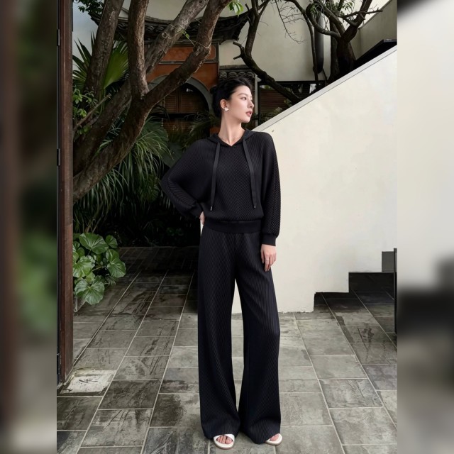 13810523.2026新款休闲宽松慵懒风扣绳连帽卫衣 + 小众宽松百搭阔腿裤 0205311937