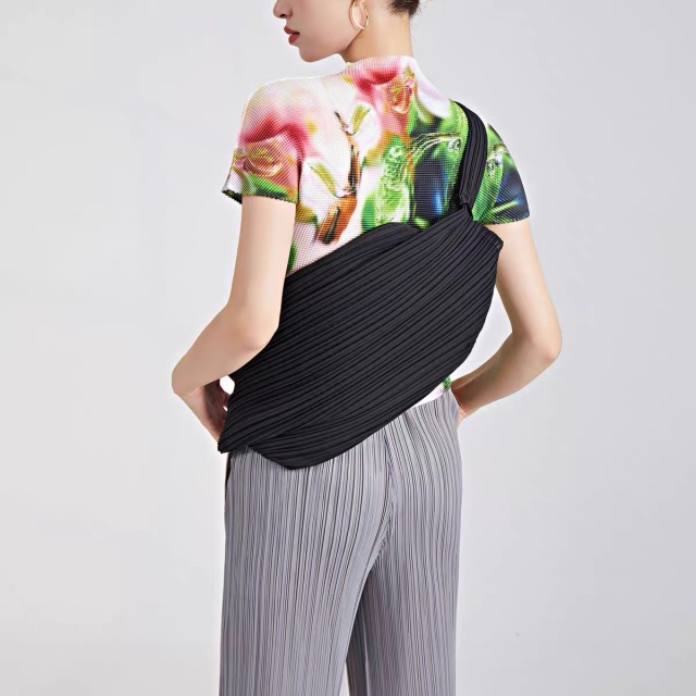 13824464.【温妮洛伊丝】2026新款褶皱PP系列男女同款轻便文艺胸包简约百搭时尚潮牌单肩包胸包斜挎包 19811943