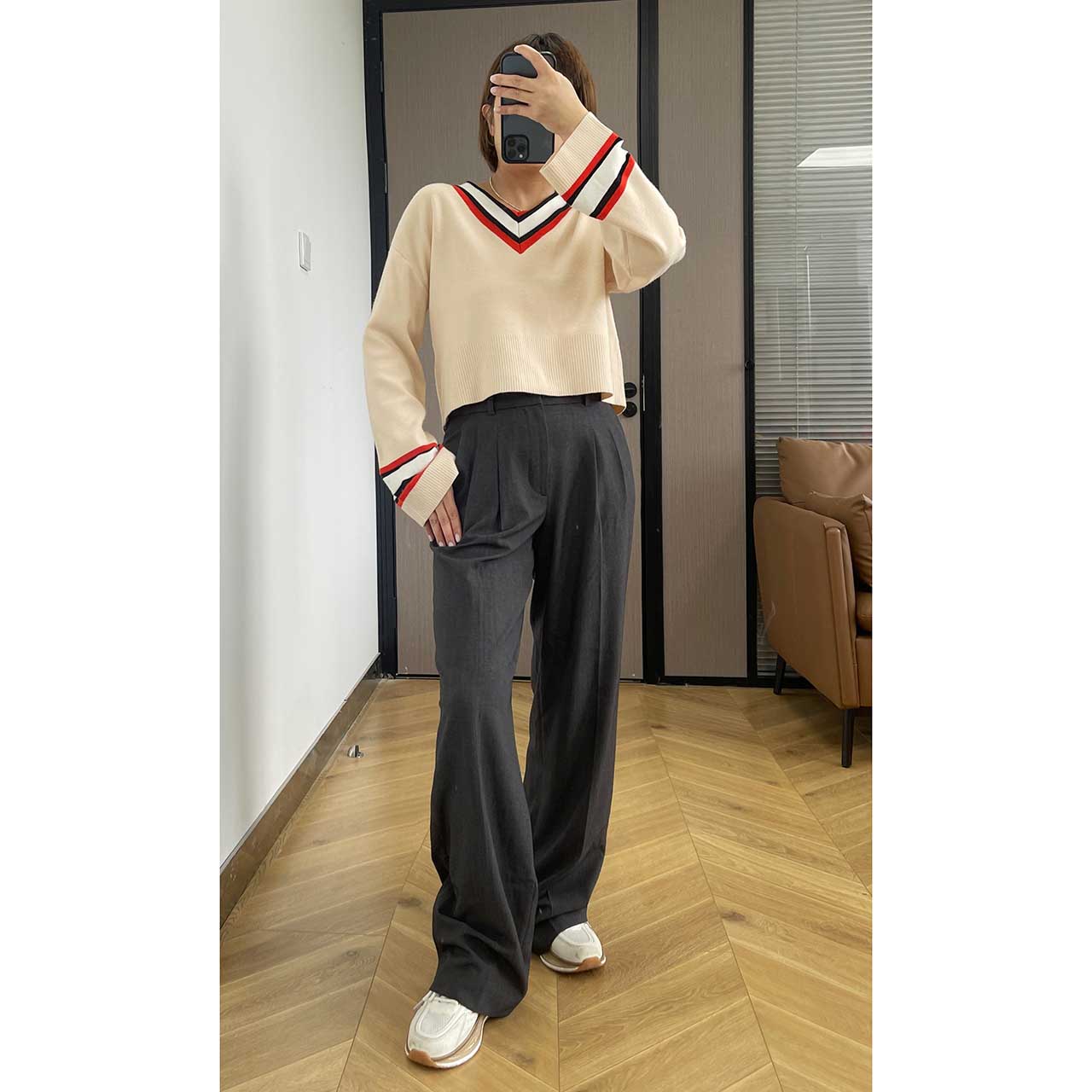 13272928.V领拼色学院风女士针织衫HTKT121G