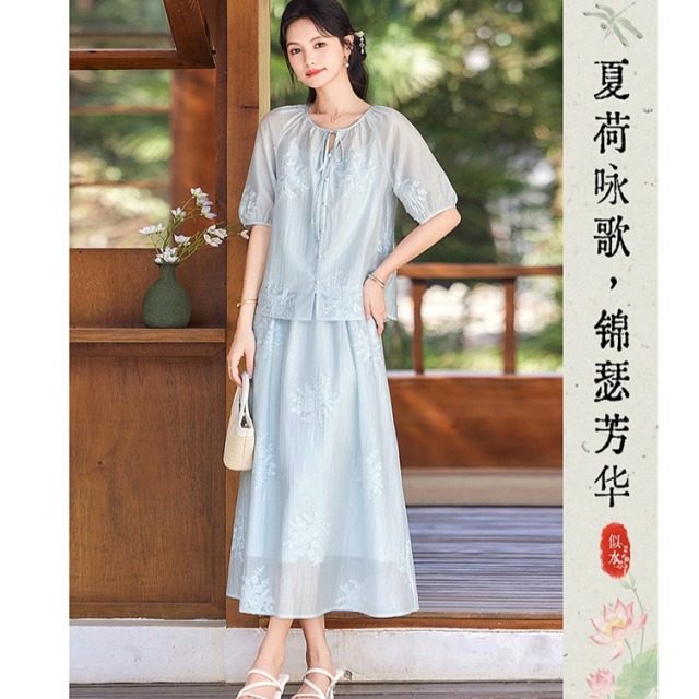 12279286.【2025夏日穿搭】设计感小众时尚刺绣国风上衣+半裙女式套装