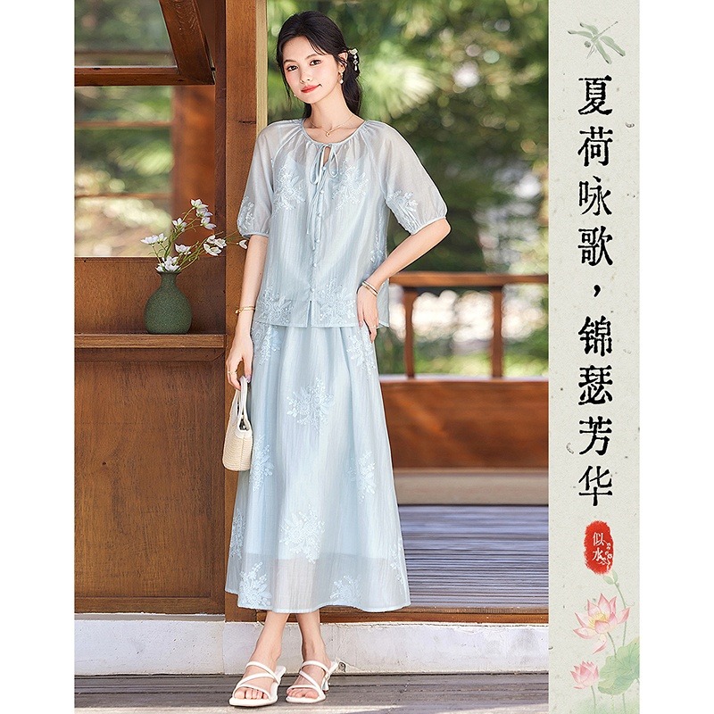 12279286.【2025夏日穿搭】设计感小众时尚刺绣国风上衣+半裙女式套装