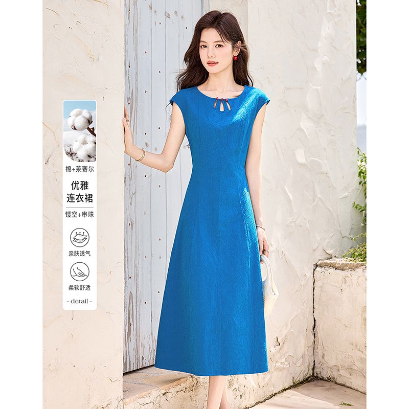 13450282.【26夏日穿搭】设计感小众时尚气质显瘦镂空串珠小个子连衣裙