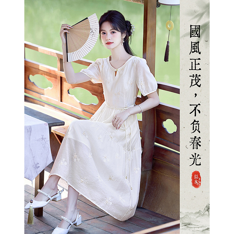 13450722.【26夏日穿搭】设计感小众时尚气质显瘦绣花系带小个子连衣裙