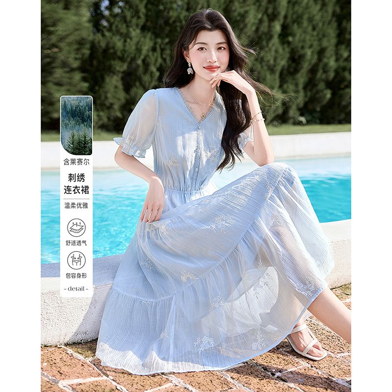 13507342.【26夏日穿搭】设计感小众时尚气质显瘦温柔刺绣小个子连衣裙