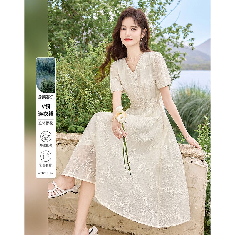 13507389.【26夏日穿搭】设计感小众时尚气质显瘦立体提花小个子连衣裙