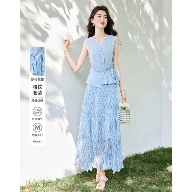 13522516.【26夏日穿搭】设计感小众时尚气质显瘦小个子收腰上衣+格纹半裙套装