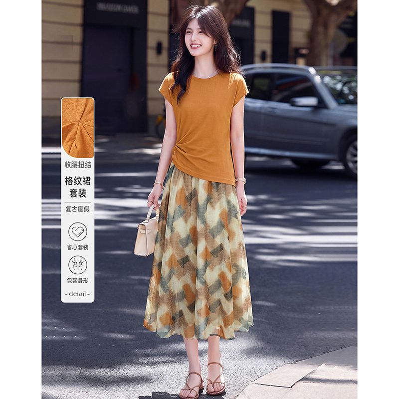 13523085.【26夏日穿搭】设计感小众时尚气质显瘦收腰上衣+复古半裙小个子套装