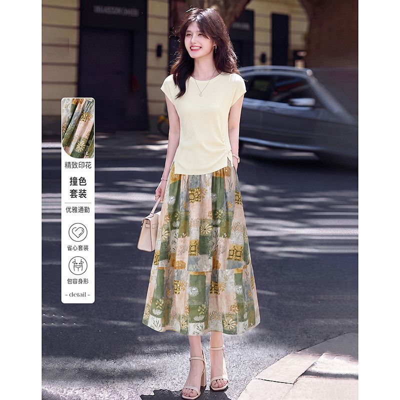 13523036.【26夏日穿搭】设计感小众时尚气质显瘦小个子短袖上衣+印花半裙套装