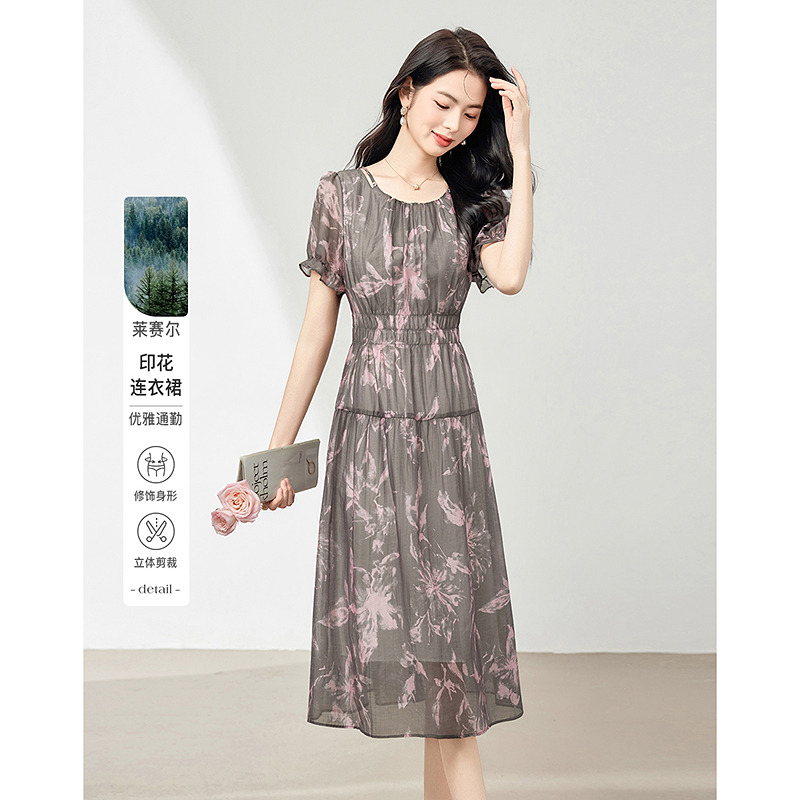 13635746.时尚圆领收腰显瘦印花中长款连衣裙