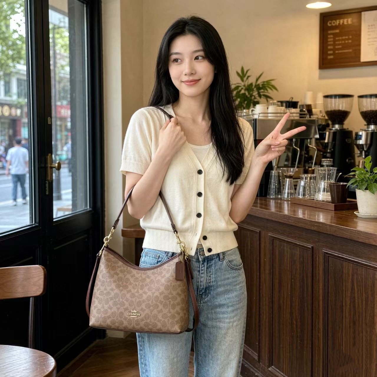13474749.【专柜样品,内里有点污渍,介意勿拍】COACH蔻驰 Laurel 31 品牌印花Logo 人造革 单肩包 大号