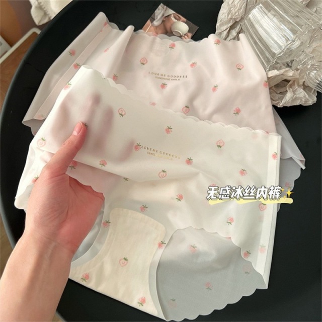 10847338.棉新界草莓冰丝少女超薄内裤女无痕性感速干学生纯棉档抗菌中腰三角裤女