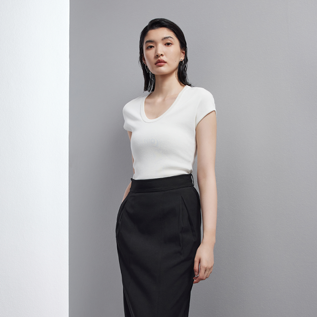 13269089.气质U领短袖T恤女修身显瘦打底衫夏季新款白色休闲薄上衣