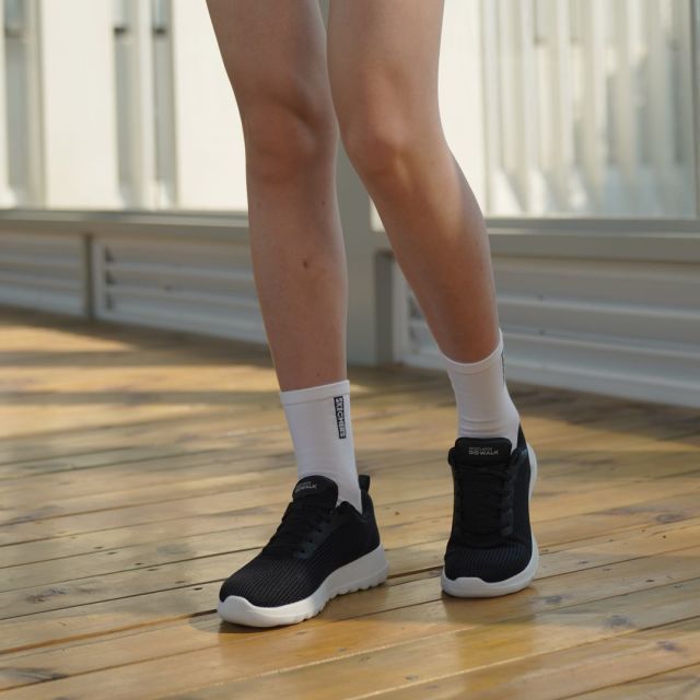 8835003.Skechers斯凯奇网面健步鞋透气轻便软底减震休闲运动妈妈鞋