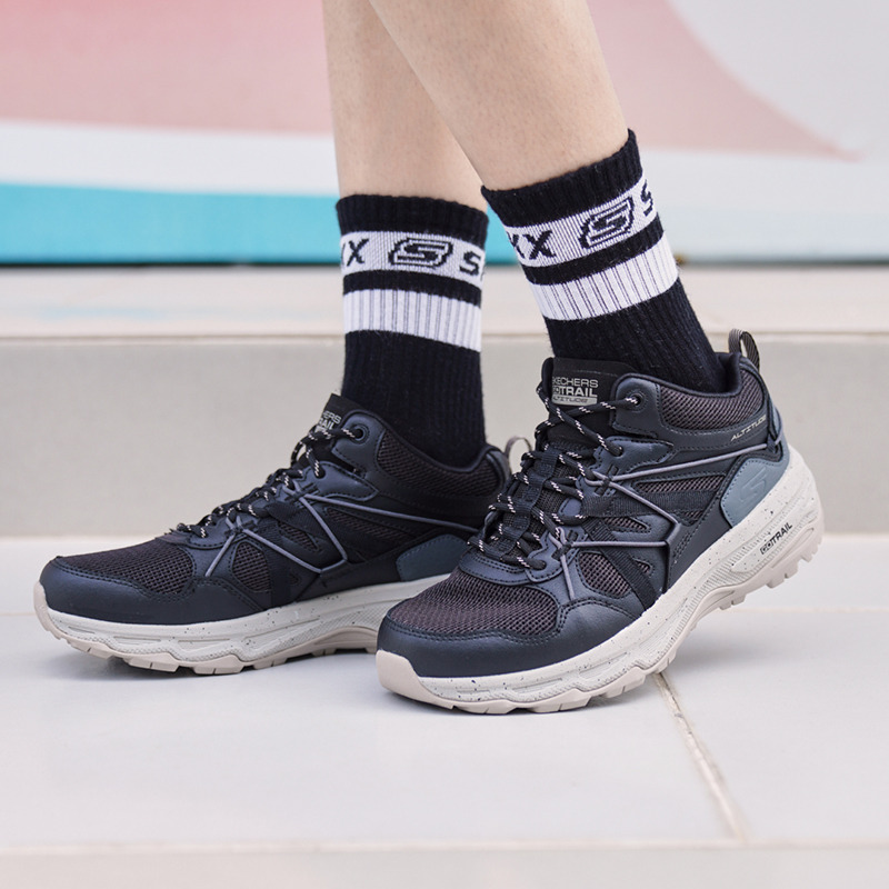 11381046.Skechers斯凯奇秋新款女子中帮户外跑步鞋防滑耐磨运动鞋子