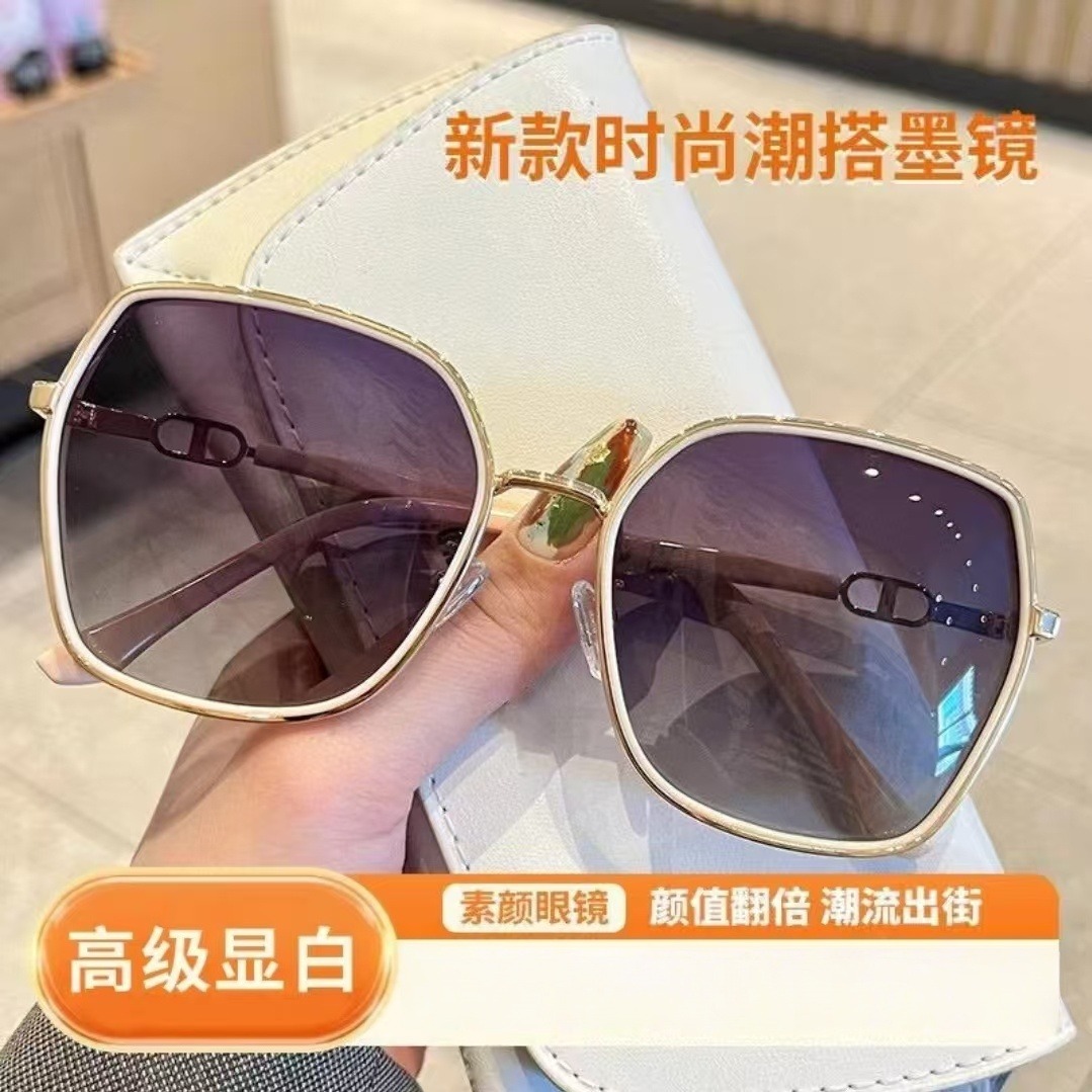 13678957.暑期出游 19.9 还收纳包+镜布【墨镜】打造你独特的时尚魅力!出游凹造型必备神器!