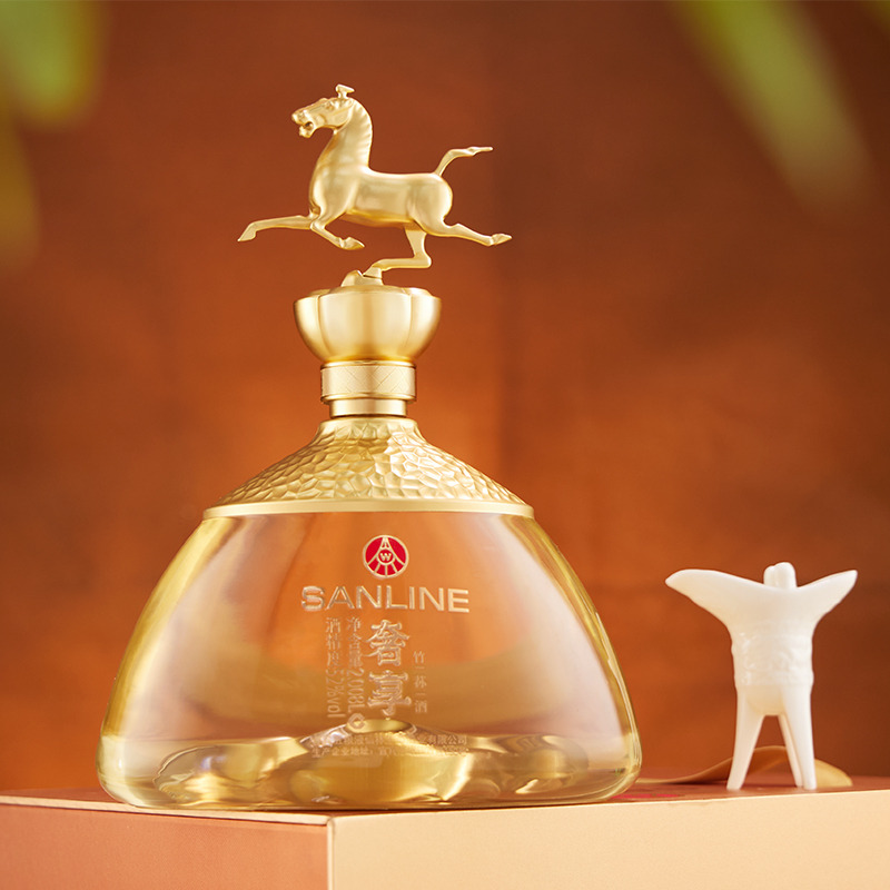 12574735.五粮液仙林生态奢享马踏飞燕52度竹荪酒2008ml