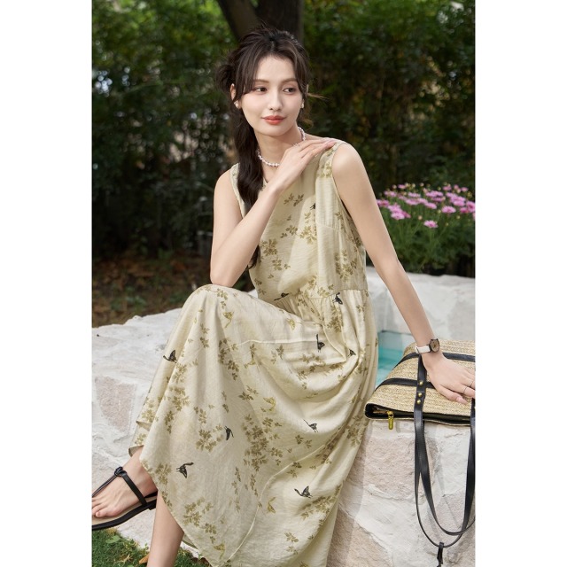 10644761.【蝴蝶哲学】夏浪漫主义圆领无袖背心裙细腻印花舒适藏肉连衣裙女