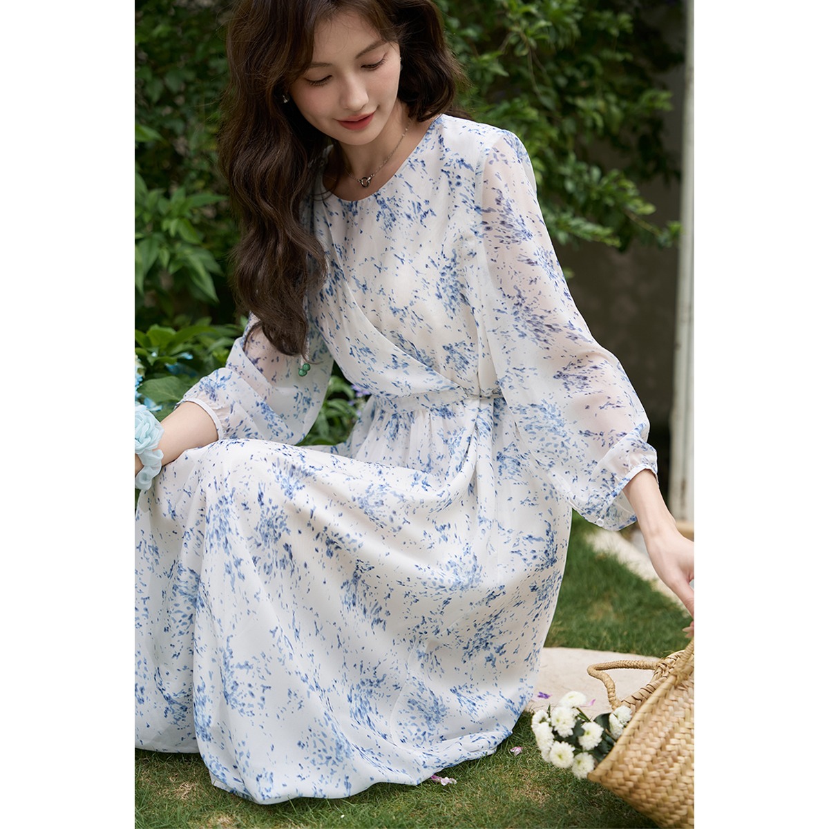10729274.【印花乐园】夏法式轻优雅飘逸淑女圆领高腰七分袖藏肉女式连衣裙