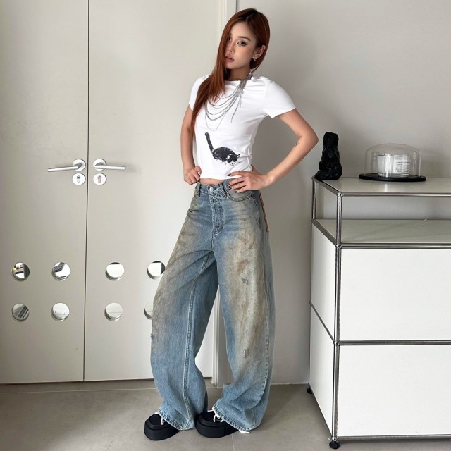 13681038.2026新款时髦小众做脏做旧后口袋拼皮牛仔裤女长裤高腰脏脏裤 0302311112