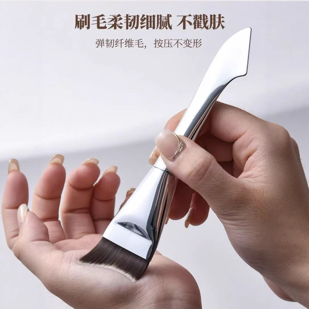 12780606.【买一送一】新款超薄月牙鱼尾粉底刷不吃粉斜角新手无痕遮瑕扁头粉底液化妆刷