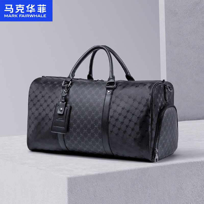 13696560.马克华菲单肩斜挎包男印花运动健身手提包通勤旅游出行旅行包男女情侣同款【50*24*26CM】