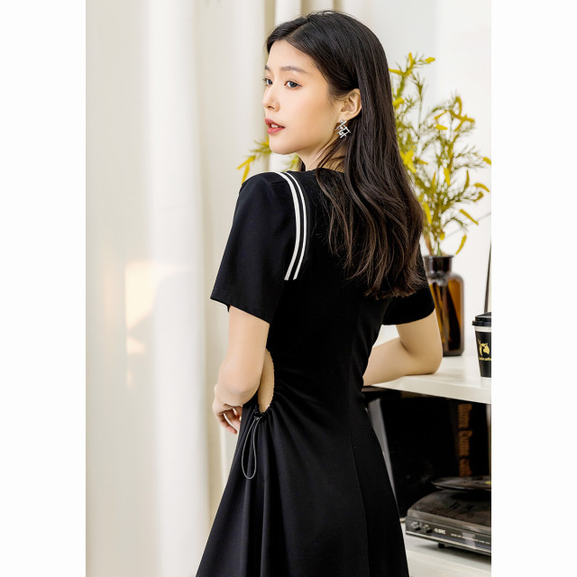 13445976.【专柜同款】【小黑裙】海军风撞色肩带连衣裙女26夏季收腰显瘦通勤中长裙
