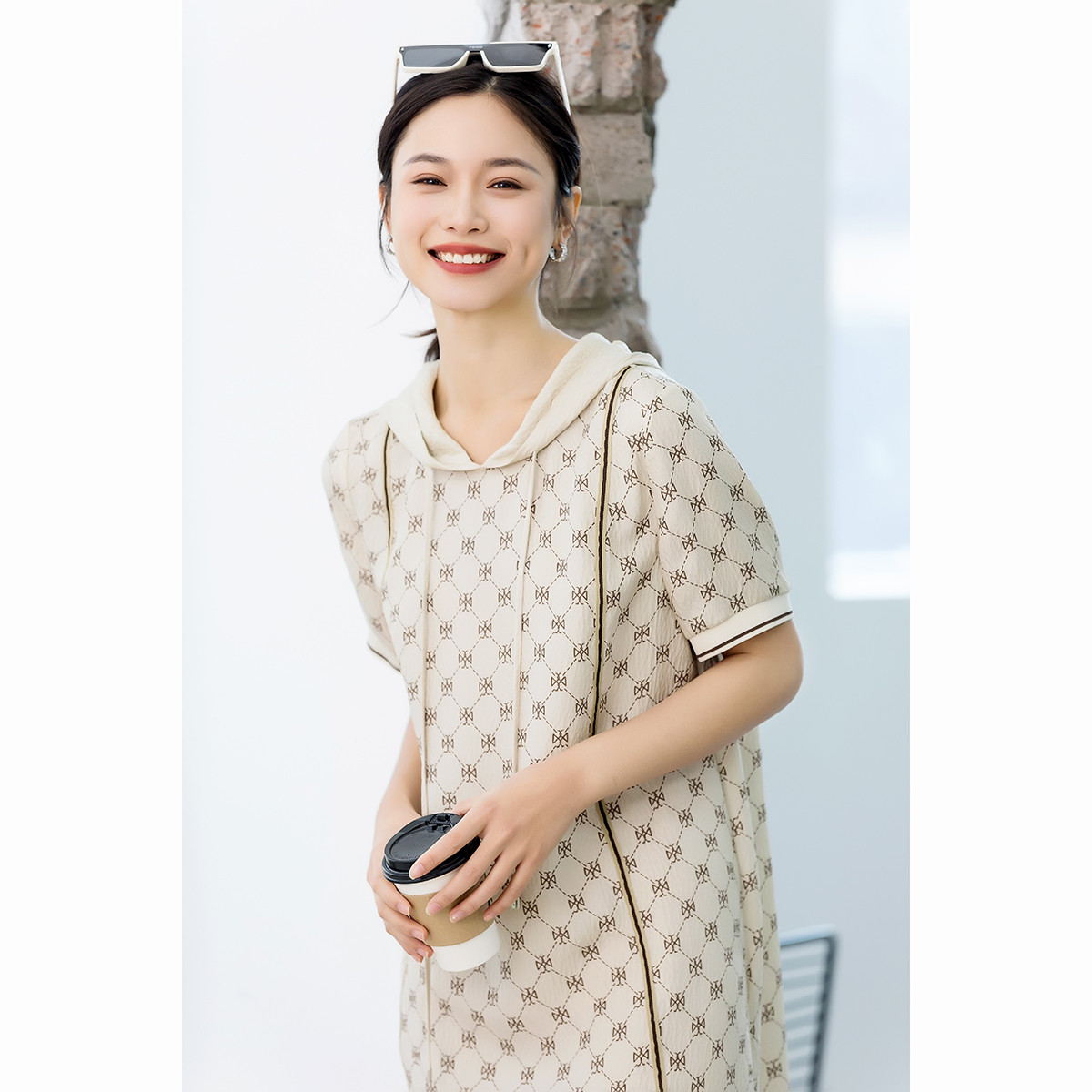 13445892.【专柜同款】【连帽老花连衣裙】26夏季新款宽松减龄遮肉桑蚕丝T恤中长裙女